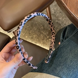 Serre-tête fin imprimé léopard rose en tissu artisanal pour accessoire de mode femme