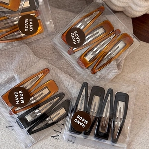 Lot de barrettes BB goutte d'eau ambre et noires sur lin dans des sacs faits à la main