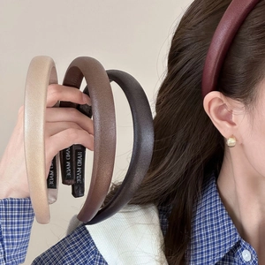 Retro thickened leather headband set for women featuring soft sponge padding and handmade quality