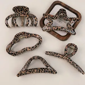 Five-piece set of French vintage leopard print hair claws in various geometric shapes