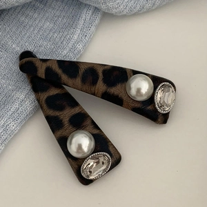 Chic leopard print hair clip set with white pearls and sparkling oval crystal rhinestones