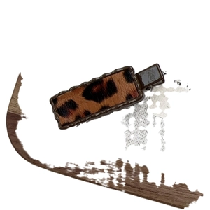 Rectangle leopard print hair clip with wavy edges and brown metal duckbill base