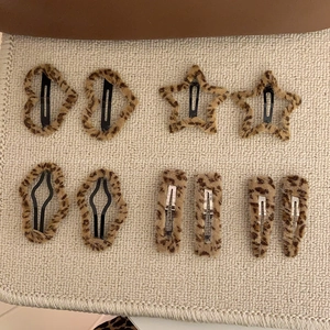 Lot de 10 barrettes à cheveux en peluche léopard Y2K en formes de cœur et d'étoile