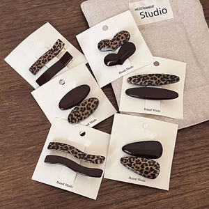 Brown leopard print heart-shaped and geometric acetate hair clips set for women