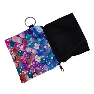 Porte-monnaie sirène à paillettes dégradées avec porte-clés sur fond blanc pur