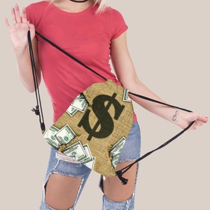 Dettaglio dello zaino a sacca con stampa del dollaro e motivo realistico di banconote