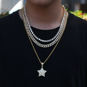 Set de collares hip hop con cadena cubana dorada, tenis y colgante de estrella
