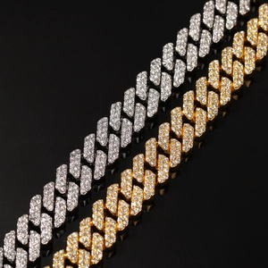 Massive Cuban Link Halsketten in Gold und Silber mit funkelnden Kristallen besetzt