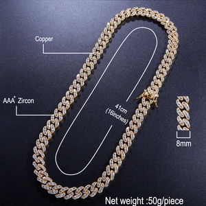 Macro-opname van 8mm goudkleurige Cubaanse ketting met AAA+ zirkoon en specificaties
