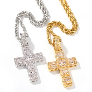 Détails des pendentifs croix hip hop en or et argent sertis de zircons cubiques