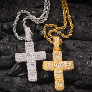 Collier pendentif croix hip hop classique avec zircons cubiques en or et argenté
