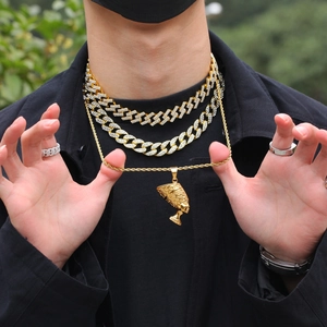 Pendentif Nefertiti en or hip hop avec chaînes à maillons cubains multicouches