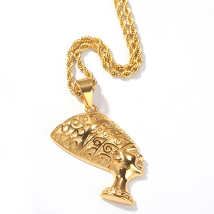 Collier avec pendentif reine égyptienne Néfertiti dorée et chaîne de style corde