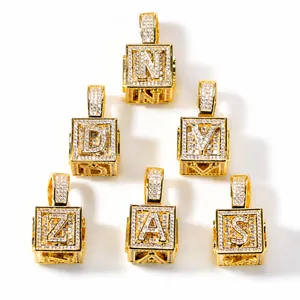 Collier Pendentif Cube Alphabet Hip Hop Glacé en Cuivre Zirconia Personnalisé 26 Lettres Pendentif Boîte Chaîne Torsadée Bijoux