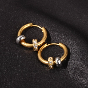 Créoles dorées minimalistes avec perles polies et pierres de zircon scintillantes pour femme