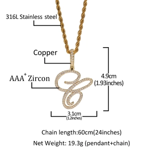 Vue détaillée du pendentif lettre C hip hop avec zircon AAA et chaîne en acier inoxydable