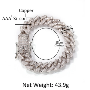 Détail macro du bracelet cubain 12mm argenté avec zircons AAA+ et spécifications