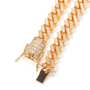 Chaîne cubaine 12mm dorée luxueuse avec diamants pavés étincelants pour hommes