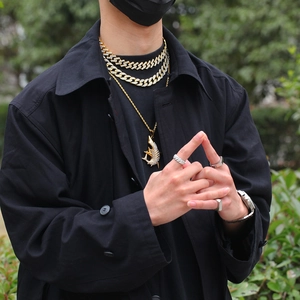 Set de joyería hip hop con colgante de tiburón, cadenas cubanas, anillos y reloj