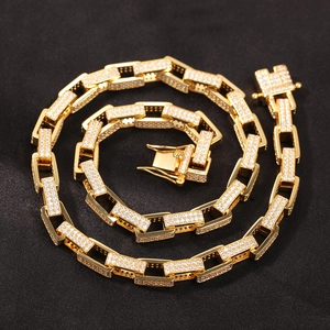 Nahaufnahme der 8mm Gold-Hip-Hop-Kette mit Zirkonia-Gliedern und Diamant-Sicherheitsverschluss