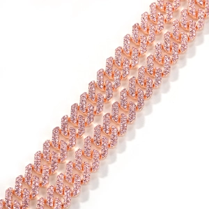 Nahaufnahme der 12mm Roségold-Panzerkette mit rosa Kristallen im Hip-Hop-Stil für Herren