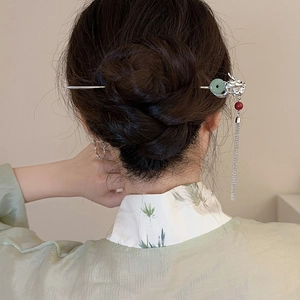 Pic à cheveux dragon chinois avec pompon argenté et pendentif vert style jade