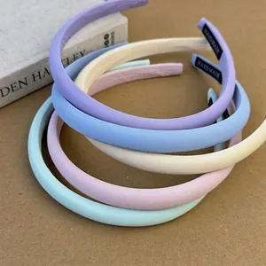 Serre-tête Français Minimaliste Fin en Tissu avec Éponge Rembourrée pour Femme Couleur Unie Fait Main Accessoire Cheveux Quotidien