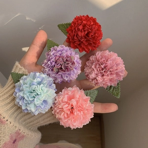 Lot de cinq pinces à cheveux fleur de chrysanthème en couleurs Morandi avec feuilles