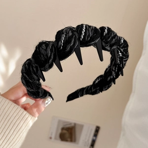 Knitted headband with studded texture and inner comb teeth for a non-slip secure fit
