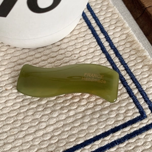Fermaglio per capelli ondulato verde oliva con scritta France Handmade dorata