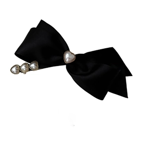 Elegante fermaglio per capelli in raso nero con perle a cuore e dettagli dorati