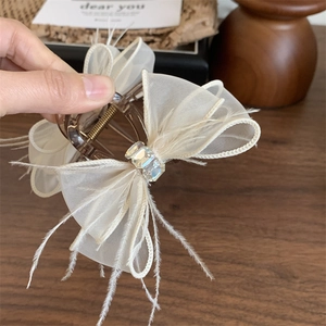 Elegante pinza per capelli con fiocco in pizzo, piume e cristallo per acconciature