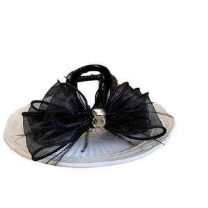 Elegante pinza per capelli con fiocco in pizzo nero, cristalli e piume per capelli