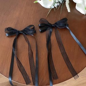 Paire élégante de barrettes à nœuds en dentelle noire double couche avec longs rubans