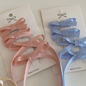 Lot de barrettes à nœuds roses et bleus avec rubans longs sur carte support