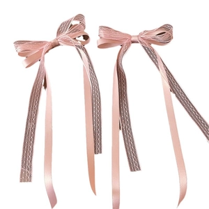Barrettes à cheveux rose avec dentelle et rubans en satin pour coiffure élégante de fille