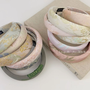 Chinese style floral embroidery padded sponge headband in elegant jacquard fabric