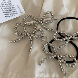 Ensemble pince à cheveux et chouchou avec nœud en perles argentées au style coréen épuré