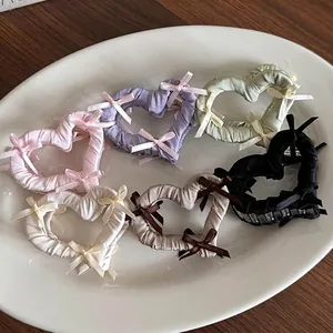 Pince à Cheveux en Forme de Cœur avec Nœud en Ruban pour Femmes Style Coréen Tissu Satiné Pince Requin Accessoire de Mode