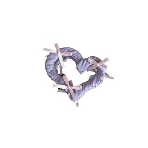 Pince à cheveux coeur lavande élégante avec rubans en satin rose et tissu froncé