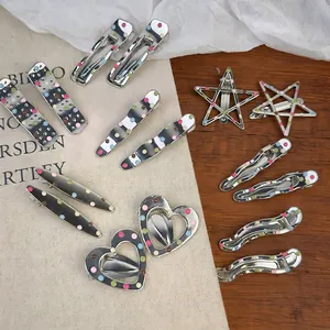 Ensemble de barrettes en métal argenté avec pois colorés en formes d'étoile et de cœur