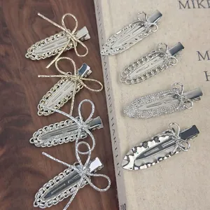 Lot de 8 barrettes en métal doré et argenté avec nœuds, strass et textures chaînées
