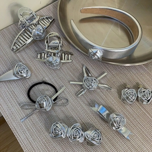Silbernes 3D-Rosenblüten-Haarspangen-Set mit Haarreifen und Haarklammern für Damen