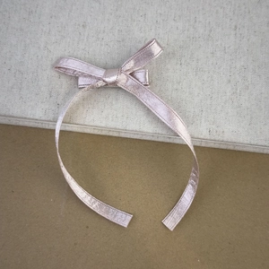 Mini fermaglio per capelli a fiocco in raso stile balletto rosa champagne con ricamo