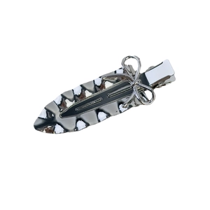 Pince à cheveux ondulée en métal argenté avec un nœud papillon 3D doux et élégant