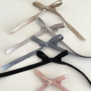 Lot de cinq barrettes à nœuds en satin style ballet en champagne, argent et rose pâle