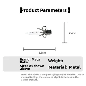 Vue détaillée de la barrette à cheveux en métal argenté avec dimensions de 5,3cm x 2,4cm