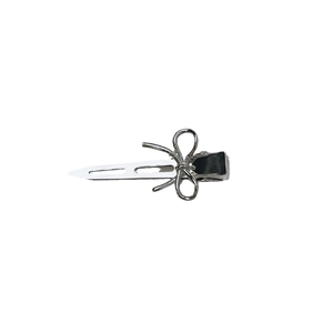 Barrette à cheveux minimaliste en métal argenté avec nœud et design creux pour femme