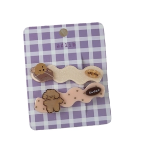 Lot de barrettes à cheveux chiot dessin animé en crème et rose sur carte violette
