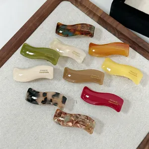 Barrettes à cheveux faites à la main en acétate avec divers motifs marbrés